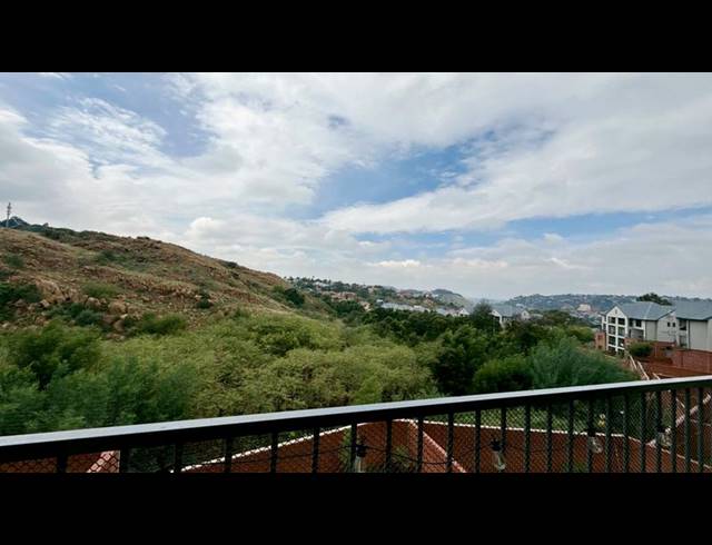 2 BEDROOM TOWNHOUSE FOR SALE IN OAKDENE